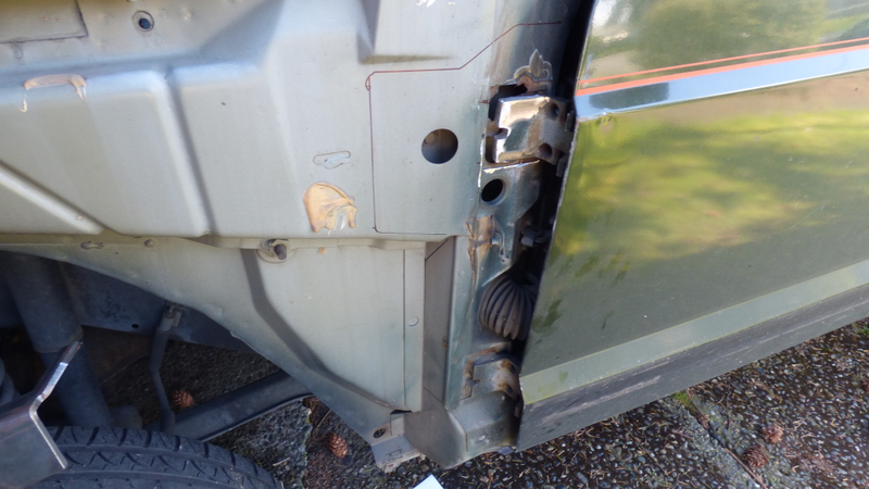 Illustration for article titled Fixing an XJ door hinge